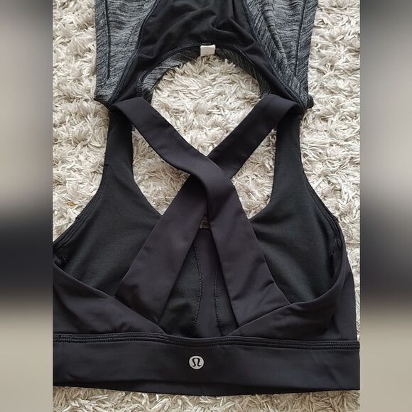 Lululemon Tank Top With built-in bra Size 4 - Picture 8 of 10